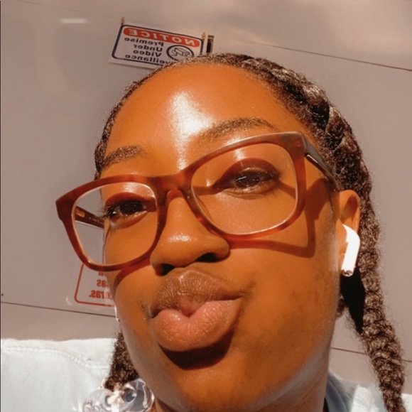 Meet your Posher, Jade - Picture 1 of 1